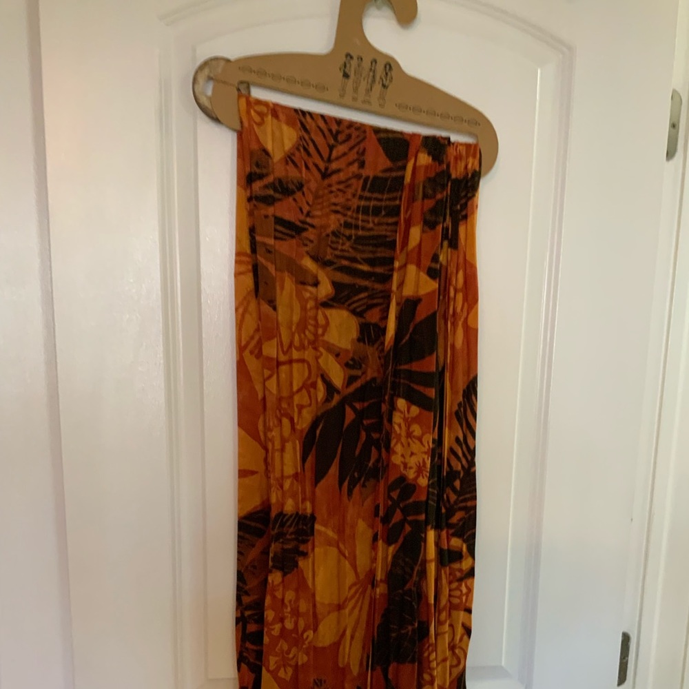 Sarong Rust color w/black